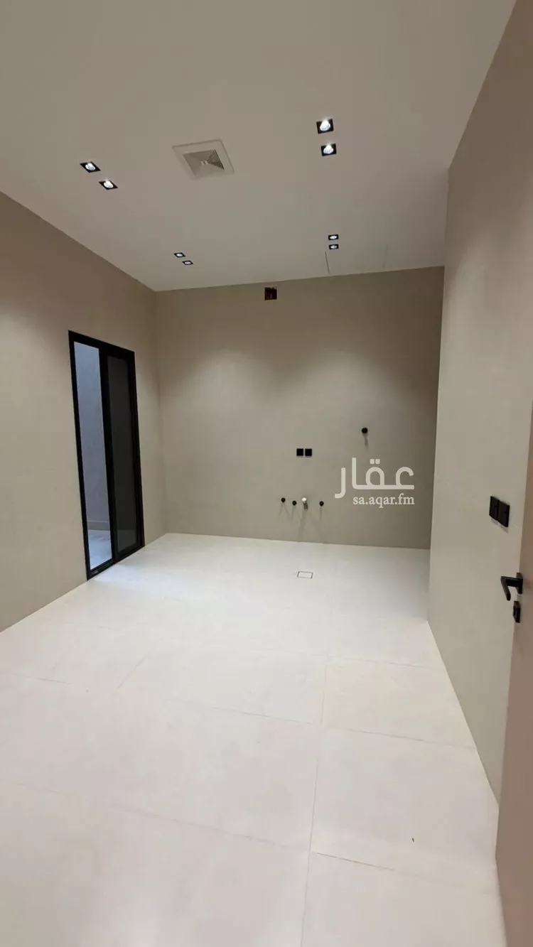 Floor for Sale in Riyadh Al Janadriyah 11