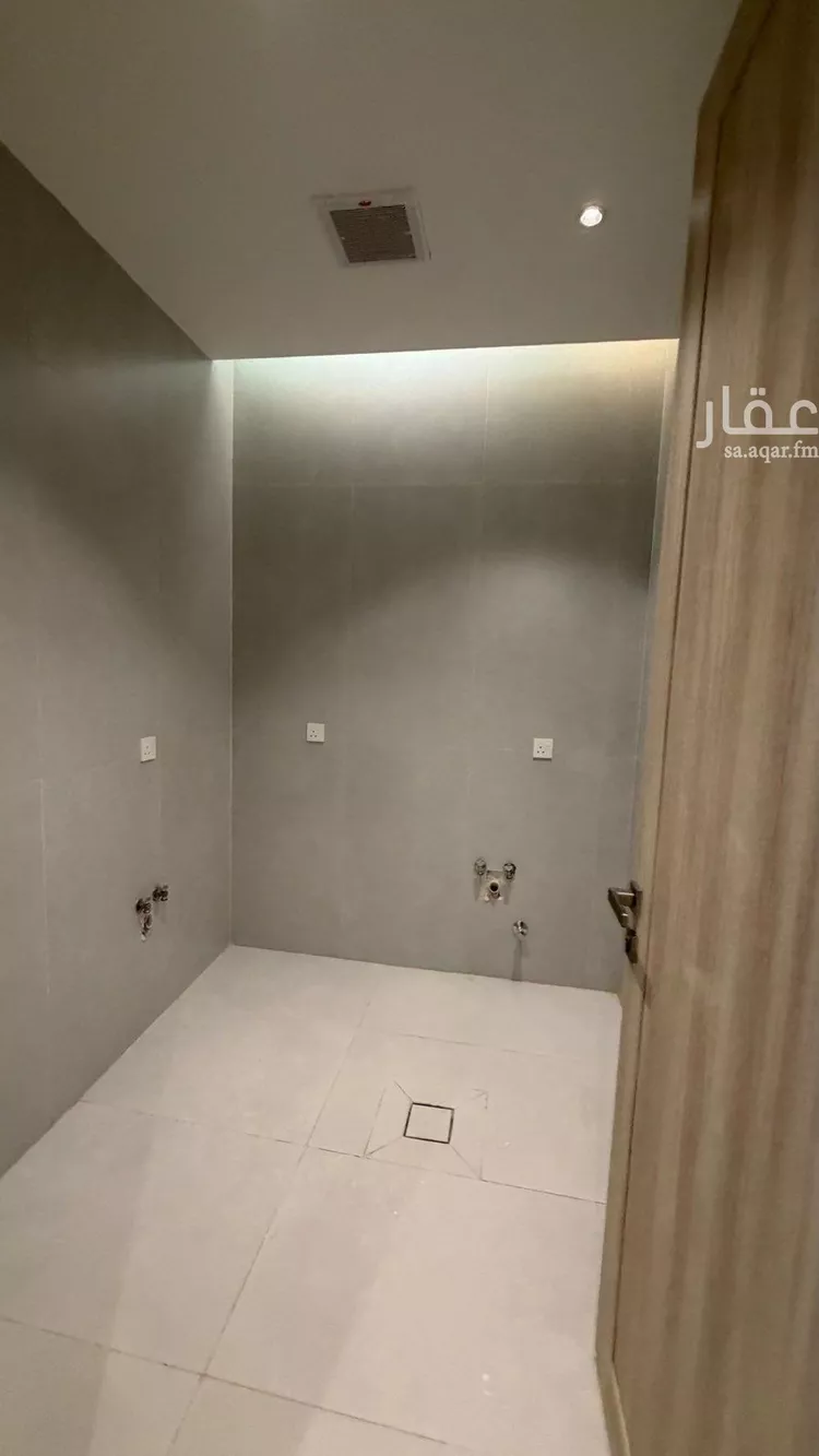 فيلا للبيع في شارع عبدالجبار بن الورد, حي المهدية, مدينة الرياض, منطقة الرياض 12