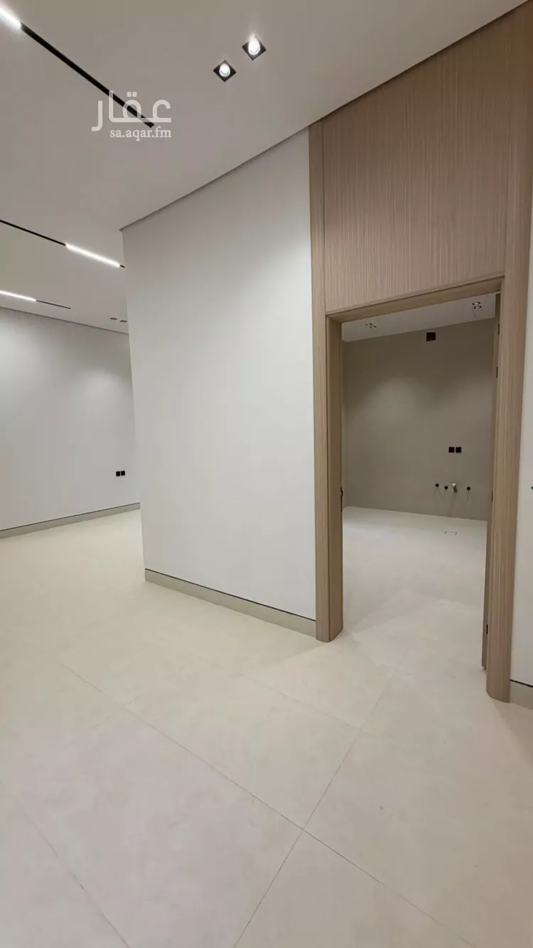 Floor for Sale in Riyadh Al Janadriyah 16