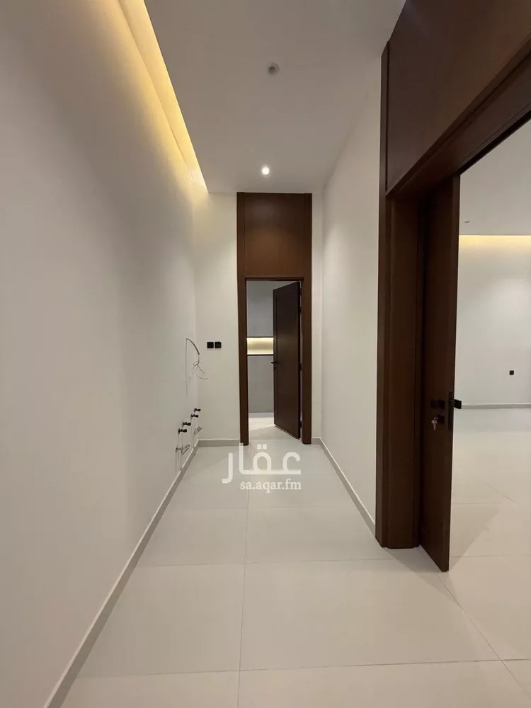 فيلا للبيع في شارع عبدالجبار بن الورد, حي المهدية, مدينة الرياض, منطقة الرياض 8