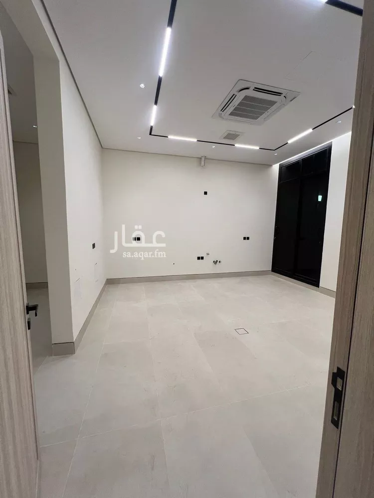 فيلا للبيع في شارع عبدالجبار بن الورد, حي المهدية, مدينة الرياض, منطقة الرياض 12