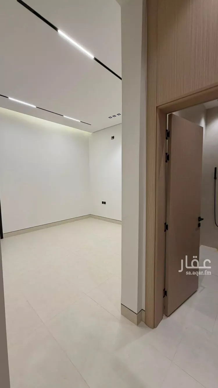 Floor for Sale in Riyadh Al Janadriyah 9
