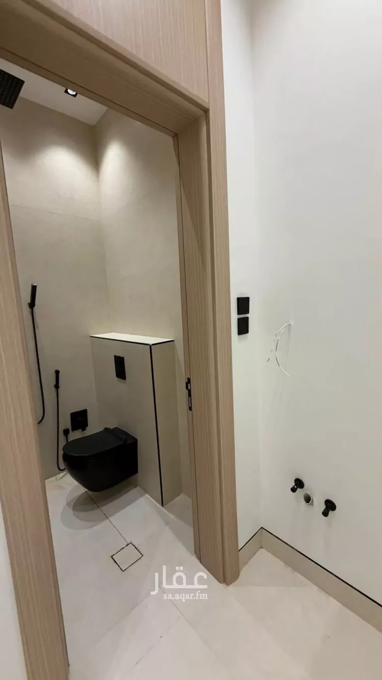 Floor for Sale in Riyadh Al Janadriyah 14