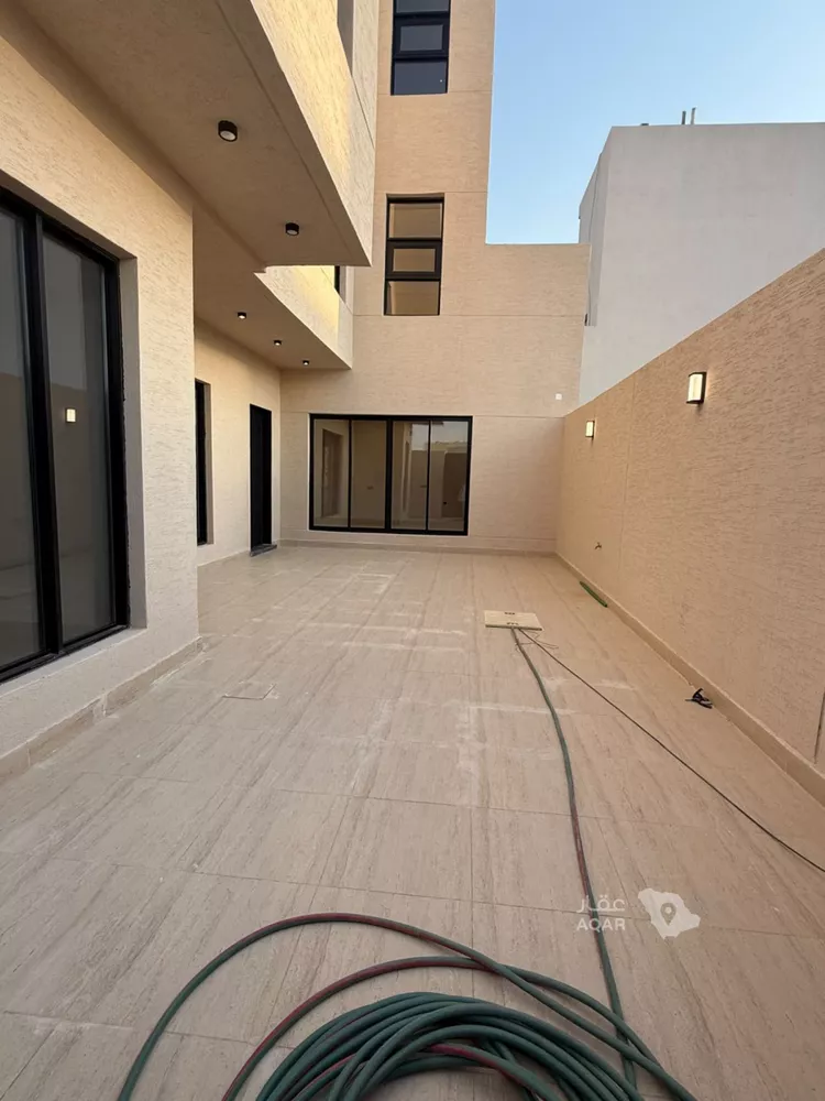 فيلا للبيع في شارع السيل الكبير, حي المهدية, مدينة الرياض, منطقة الرياض 5