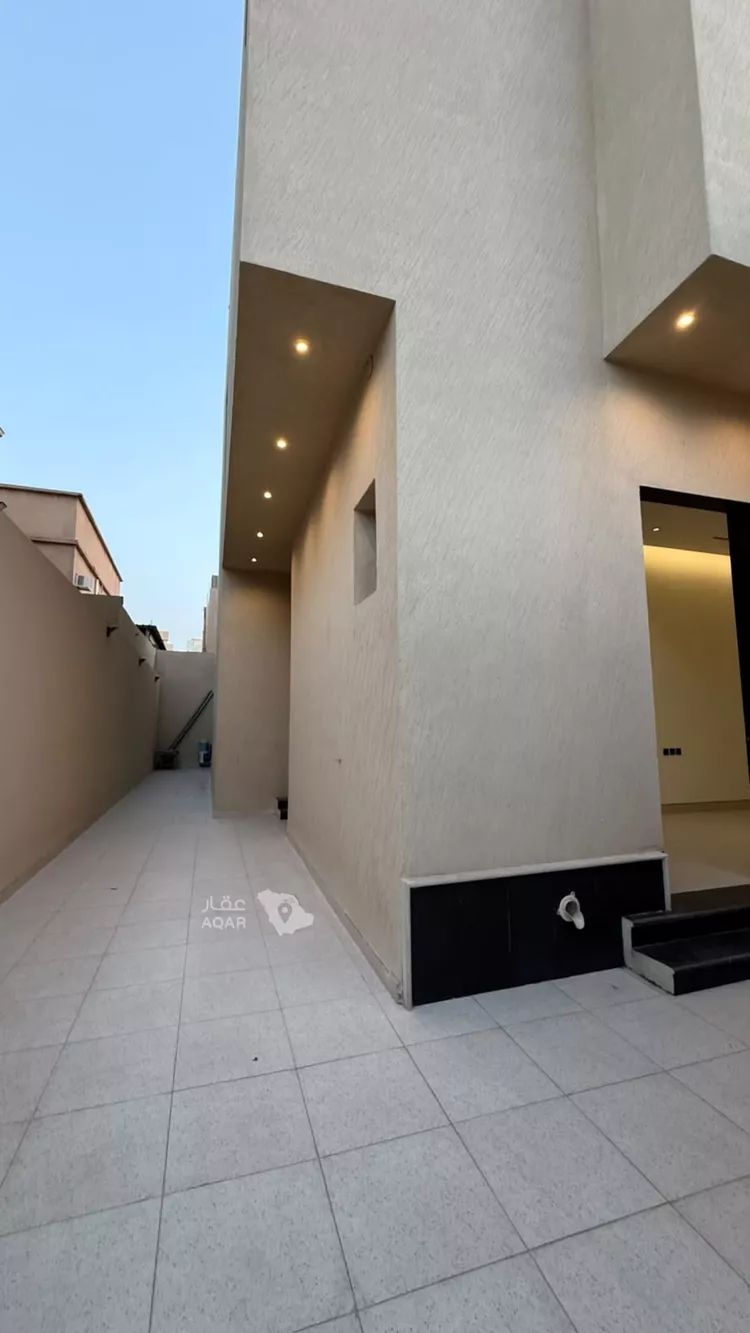 فيلا للبيع في شارع حرملة ابن خالد ابن هوذة العامري, حي الأندلس, مدينة المزاحمية, منطقة الرياض