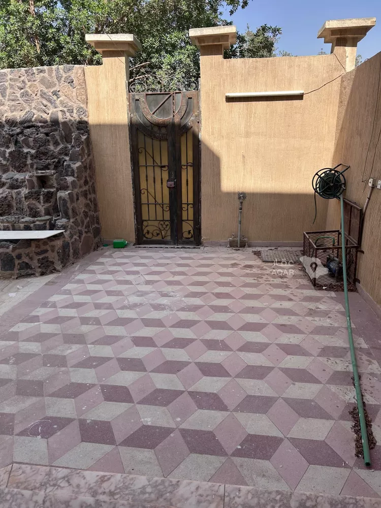 Floor for Rent in Riyadh Badr 17