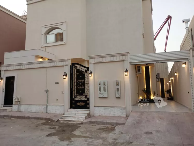 Floor for Rent in Riyadh Al Malqa 13