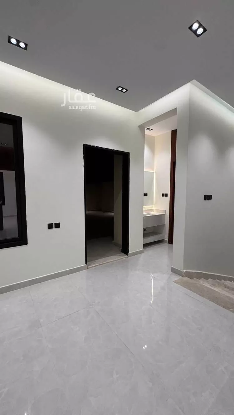 Floor for Sale in Riyadh Dhahrat Namar 19