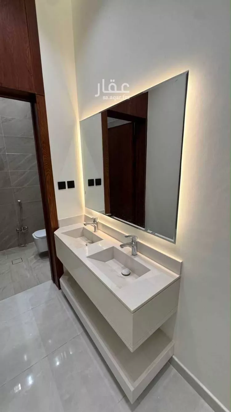 Floor for Sale in Riyadh Dhahrat Namar