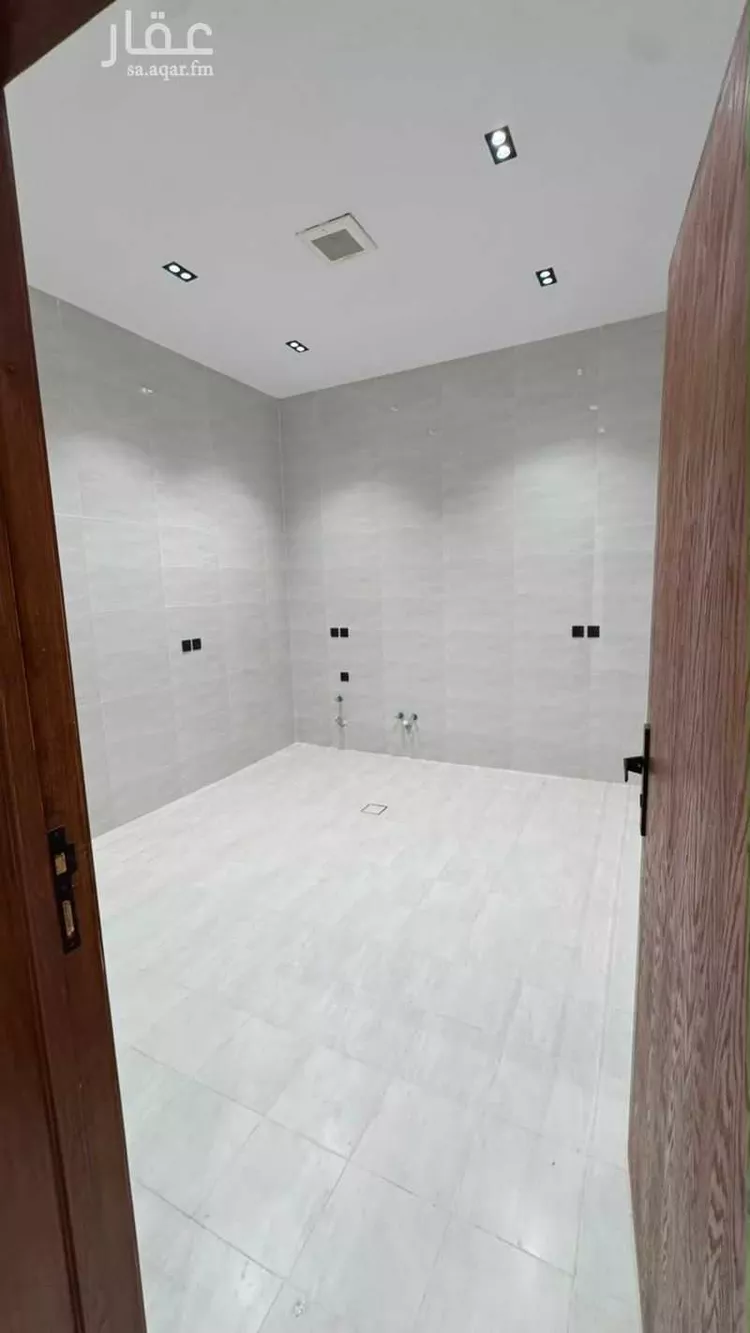 Floor for Sale in Riyadh Dhahrat Namar 9