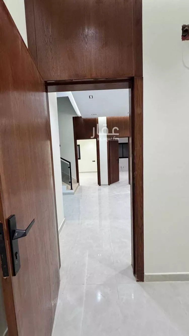 Floor for Sale in Riyadh Dhahrat Namar 16