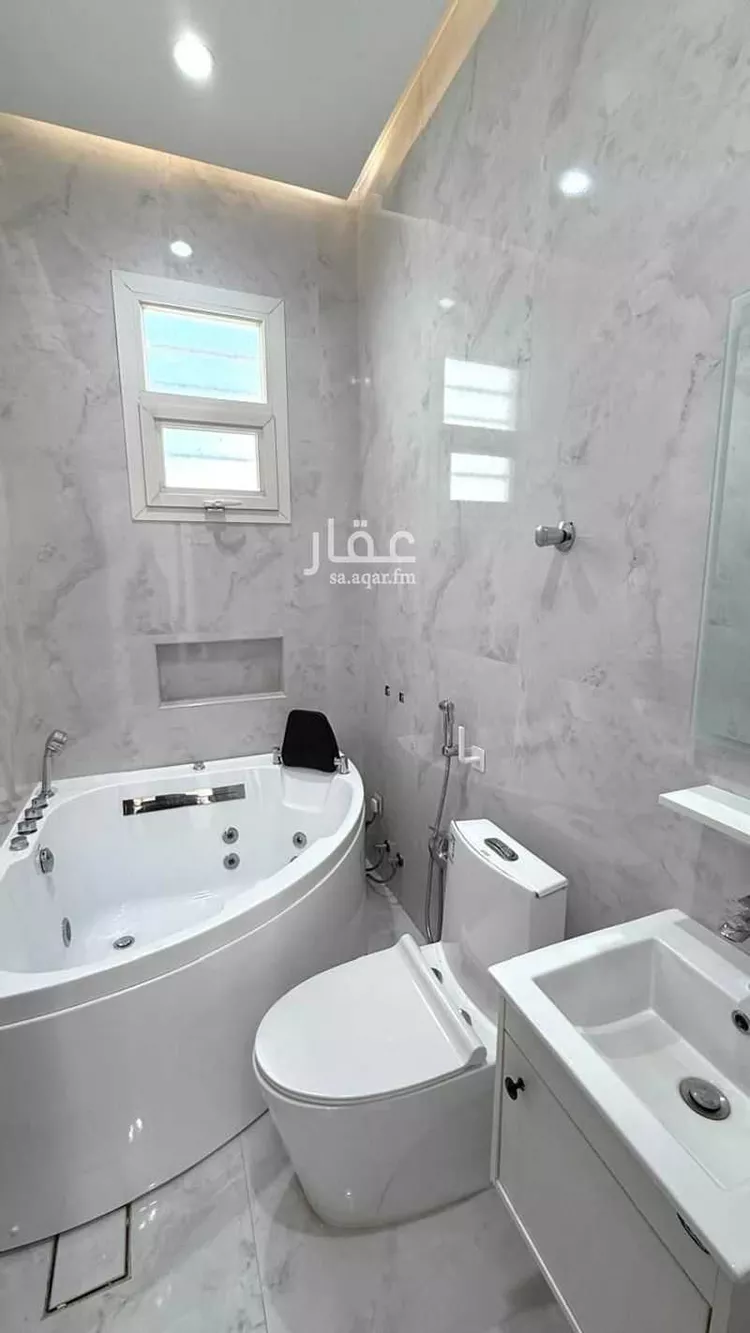 فيلا للبيع في شارع عبدالرحمن ابن قيس ابن سواء, حي المصيف, مدينة خميس مشيط, منطقة عسير 14