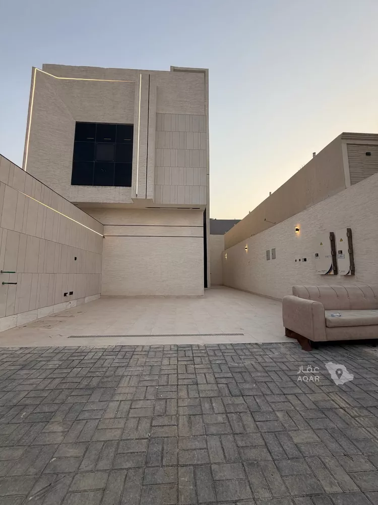 Floor for Sale in Riyadh Al Janadriyah