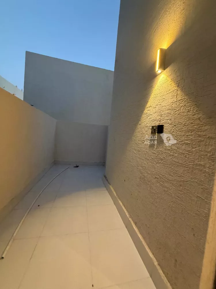 دور للبيع في شارع احمد بن عفيف, حي الجنادرية, مدينة الرياض, منطقة الرياض صورة 2