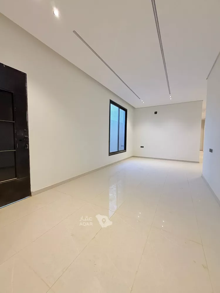 Floor for Sale in Riyadh Al Janadriyah 8