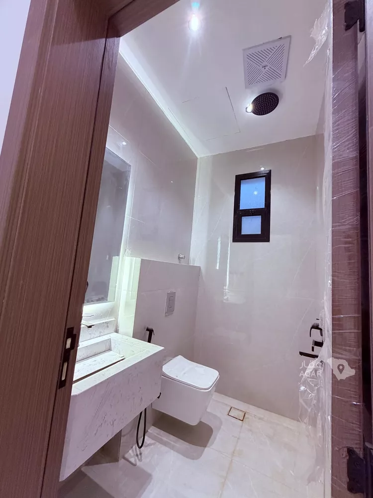 Floor for Sale in Riyadh Al Janadriyah 7
