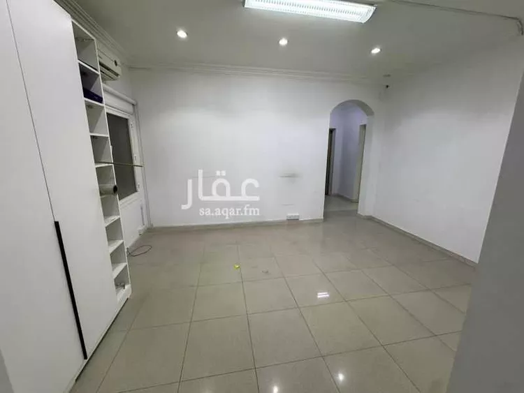 مكتب تجاري للإيجار في شارع جرير بن عبدالله البجلي, حي مغرزات, مدينة الرياض, منطقة الرياض صورة 5