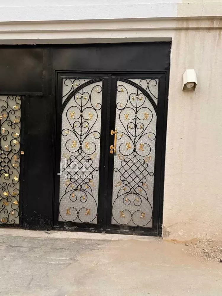 Floor for Rent in Riyadh Al Olaya 7