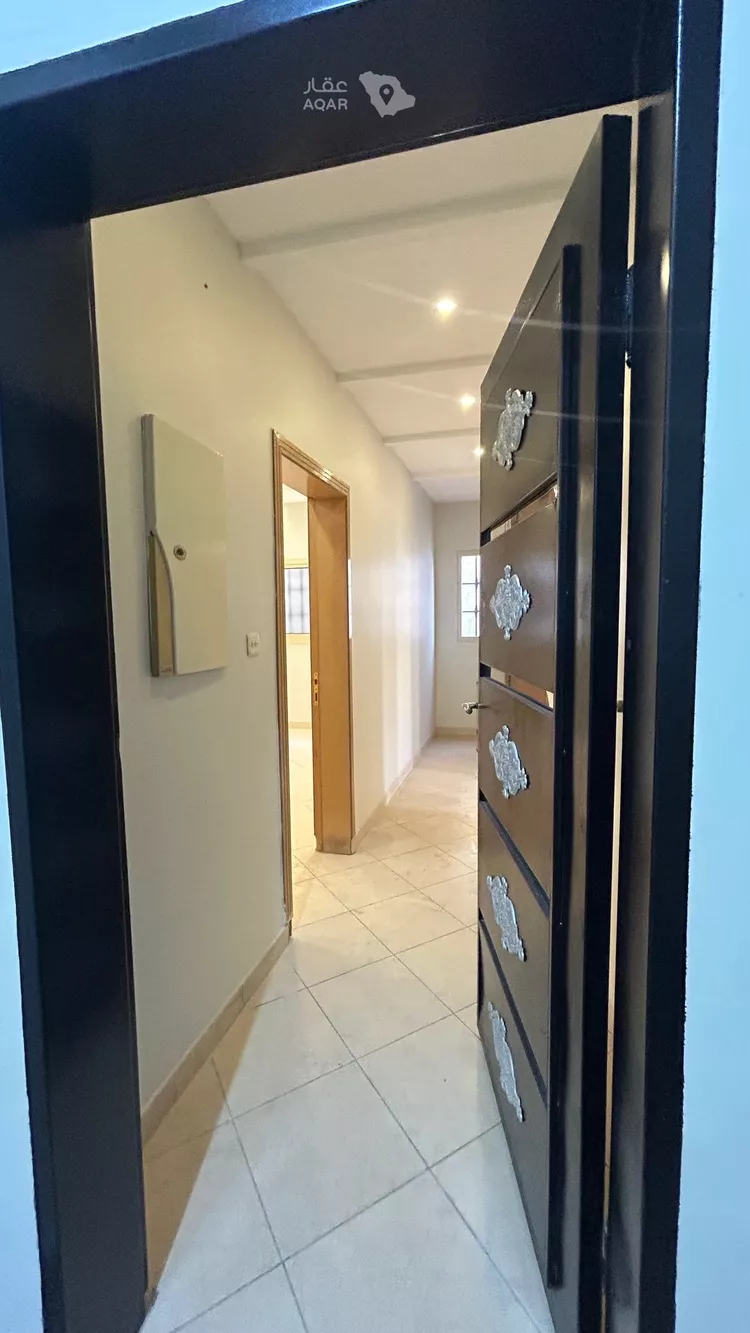 Floor for Rent in Riyadh Al Arid 7