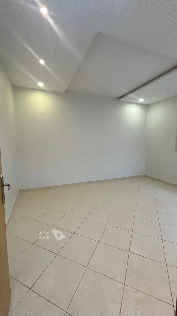 Floor for Rent in Riyadh Al Arid 12