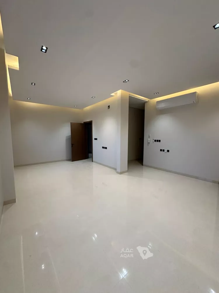 Floor for Rent in Riyadh Al Arid 7