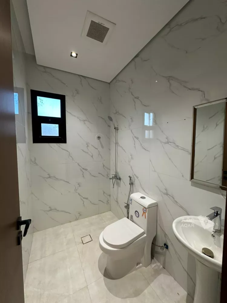 Floor for Rent in Riyadh Al Arid 5