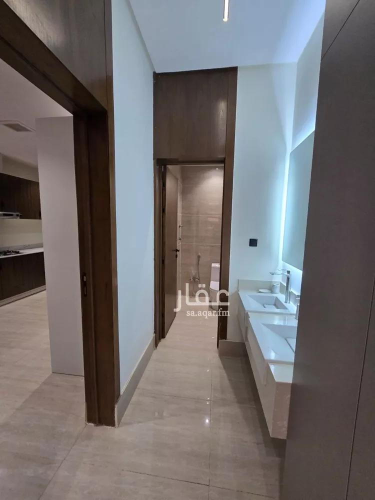 فيلا للبيع في شارع محمد عارف الجاوي, حي عكاظ, مدينة الرياض, منطقة الرياض 15