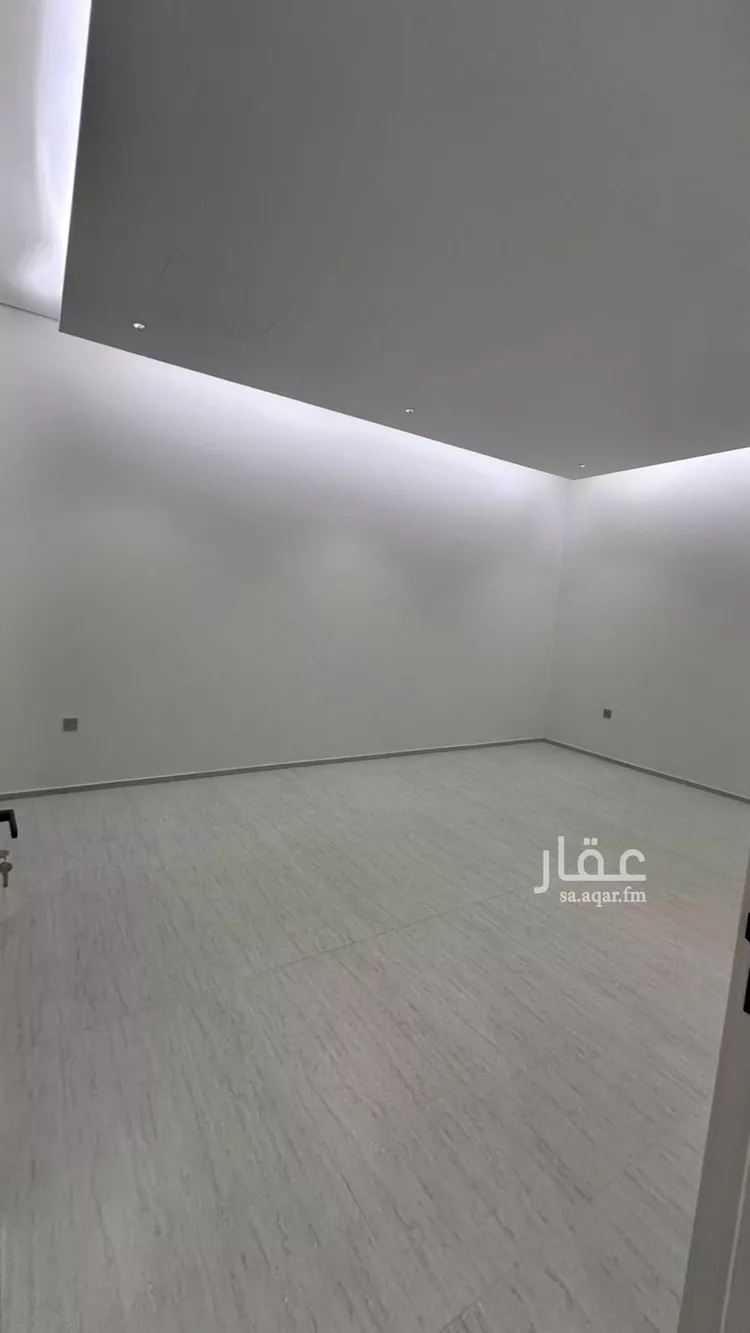 Floor for Sale in Riyadh Al Arid 10