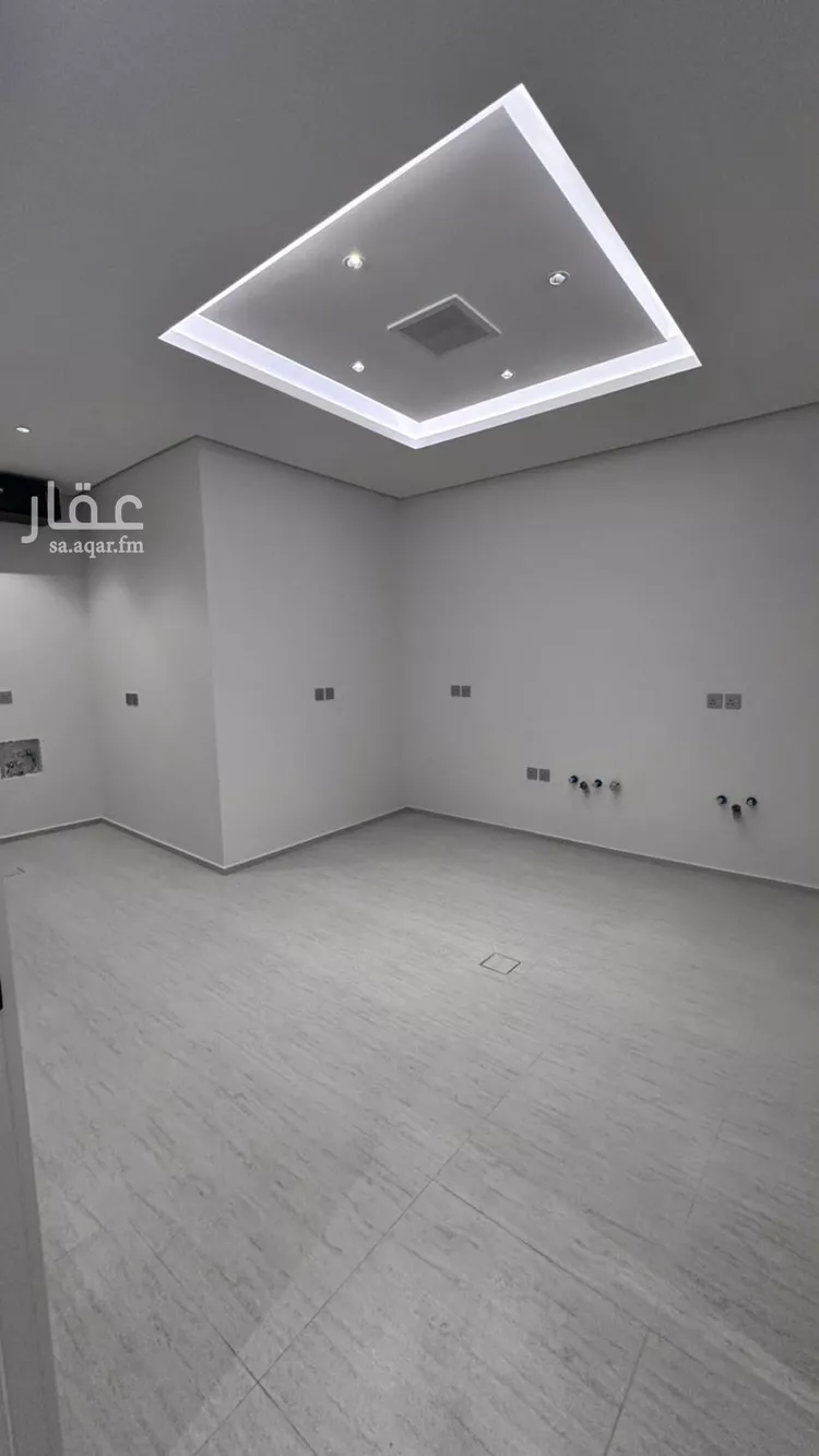 Floor for Sale in Riyadh Al Arid 15
