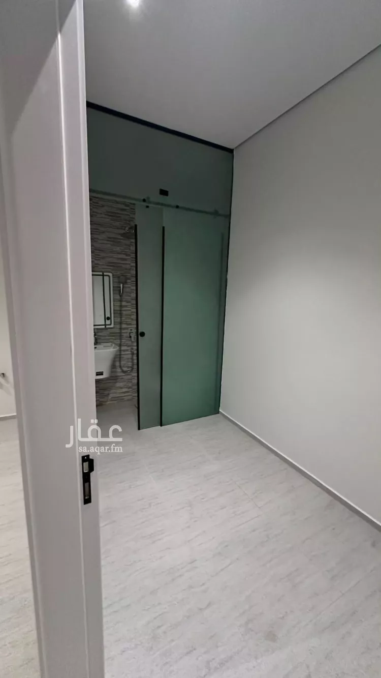 Floor for Sale in Riyadh Al Arid 11