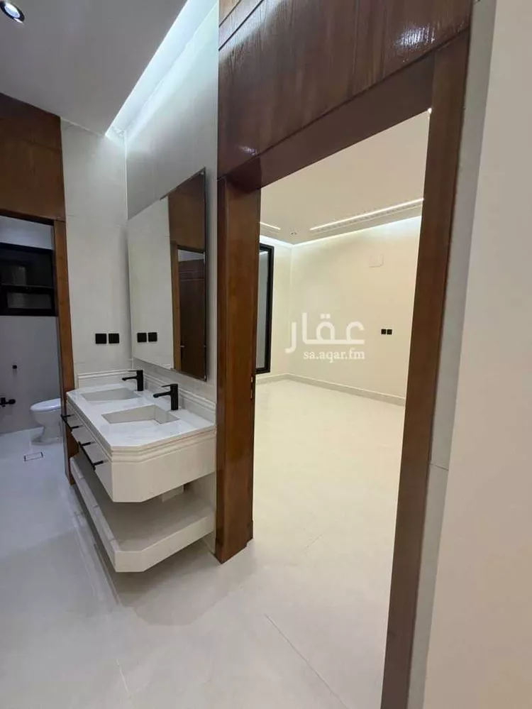 Villa for Sale in Al Hofuf Jonob Mansobi Al Taleem