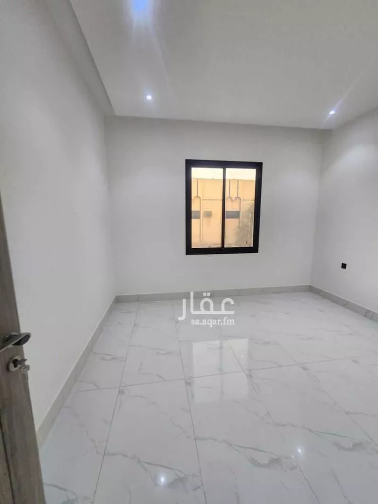دور للبيع في شارع أم أيمن المحدثة, حي العريجاء الغربي, مدينة الرياض, منطقة الرياض 18