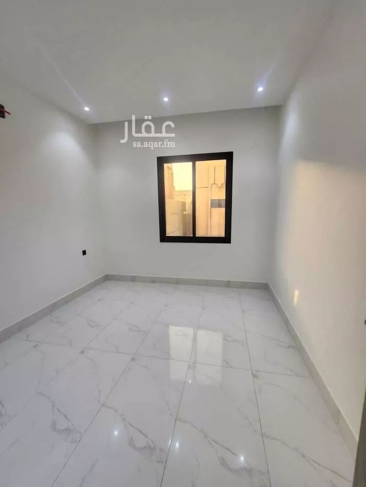 دور للبيع في شارع أم أيمن المحدثة, حي العريجاء الغربي, مدينة الرياض, منطقة الرياض 8