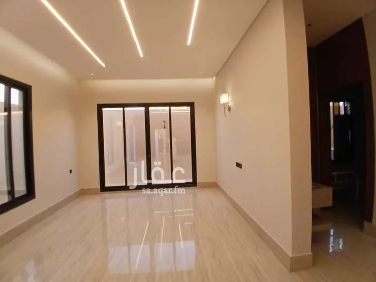 فيلا للبيع في شارع قريب من الدائري وخديجه , حي العريجاء الغربي, مدينة الرياض, منطقة الرياض 14