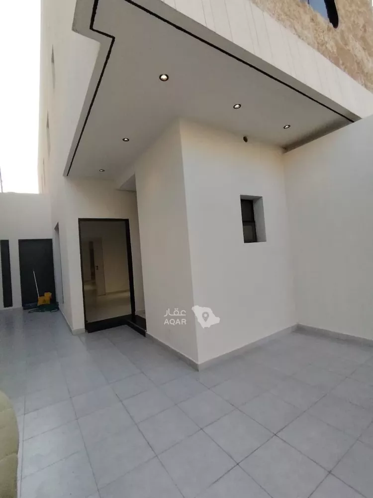 Floor for Sale in Riyadh Ad Duraihimiyah 8
