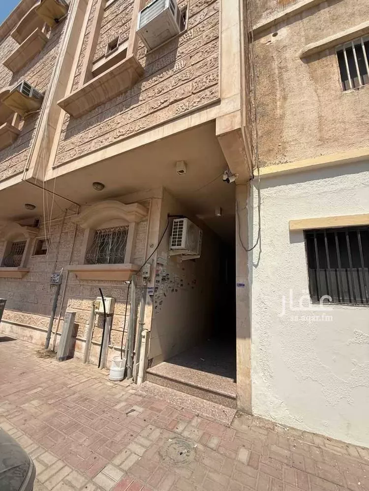 عمارة للبيع في شارع بريدة, حي الثقبة, مدينة الخبر, المنطقة الشرقية 6