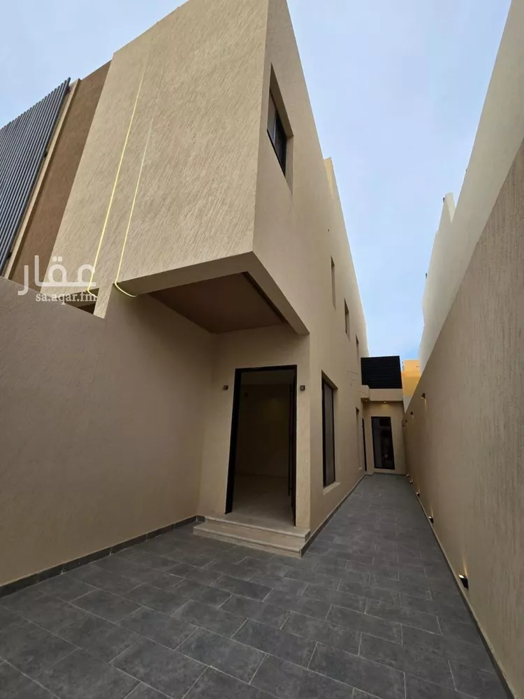 Floor for Sale in Riyadh Dirab 9