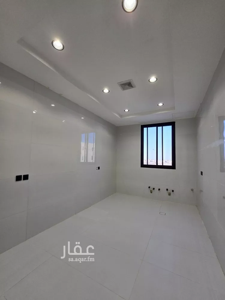 دور للبيع في شارع إبراهيم الخزرجي, حي عكاظ, مدينة الرياض, منطقة الرياض 8