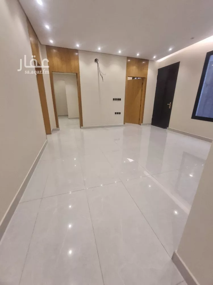 Floor for Sale in Riyadh Okaz 6