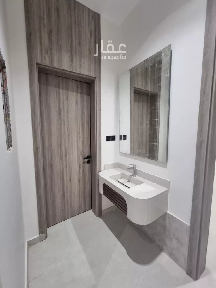 Floor for Sale in Riyadh Okaz 6
