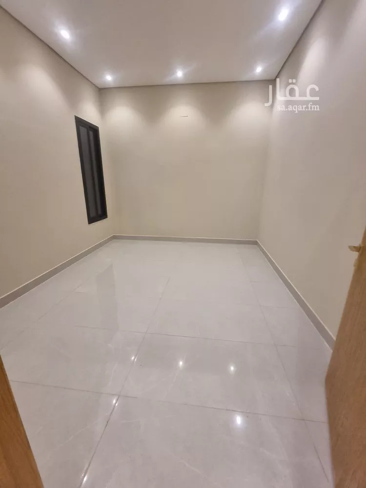 Floor for Sale in Riyadh Okaz 9