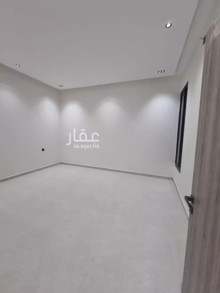 Floor for Sale in Riyadh Okaz 8