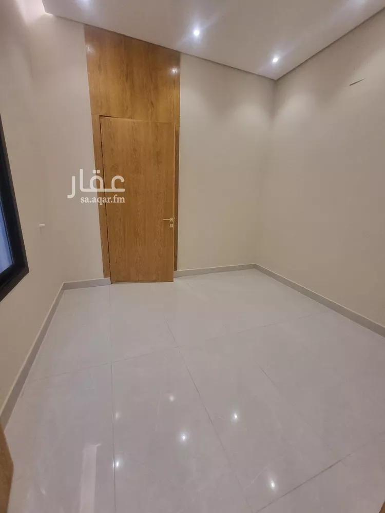 Floor for Sale in Riyadh Okaz 11