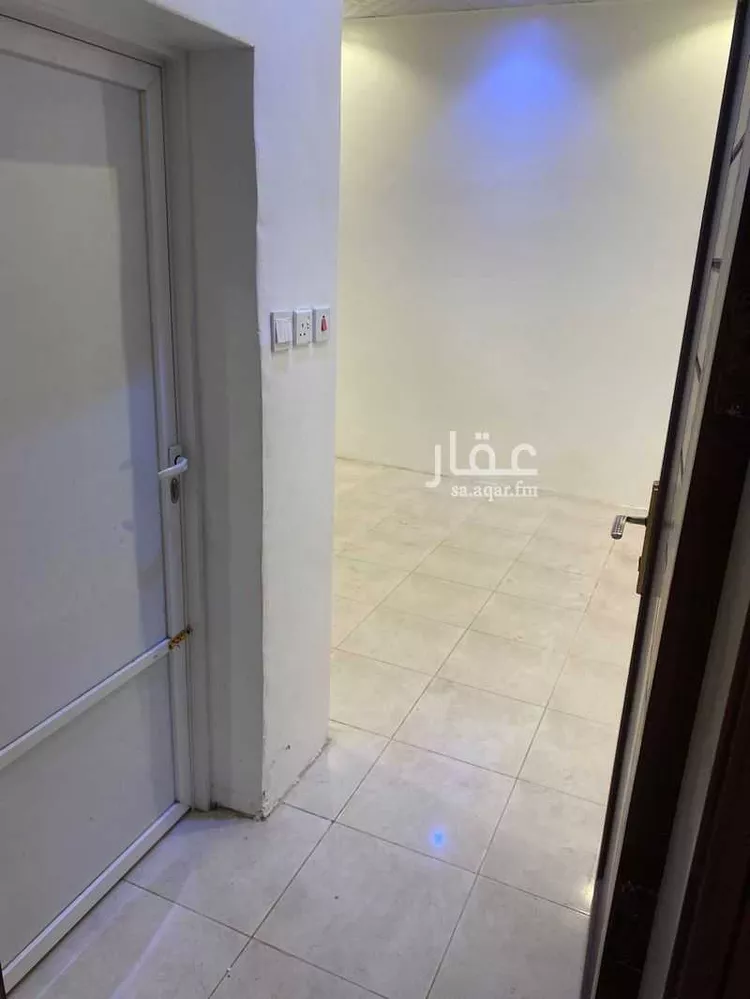بيت للإيجار في شارع عبد العزيز الطبيري ، حي الحرازات ، جدة ، جدة صورة 2