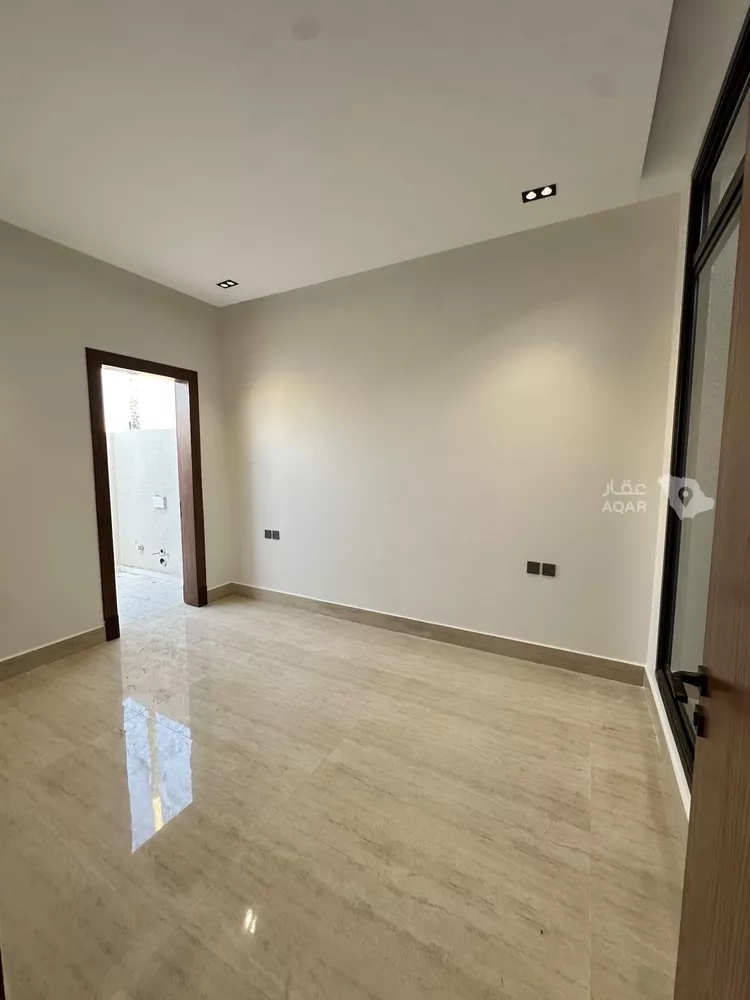 Floor for Sale in Riyadh Okaz 3