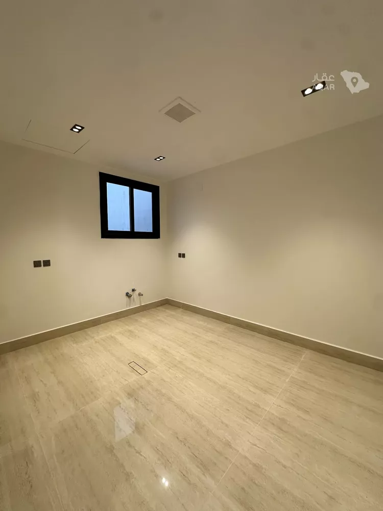 Floor for Sale in Riyadh Okaz 7
