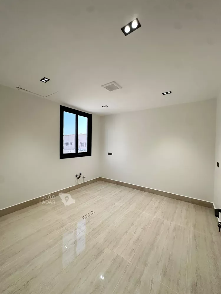 Floor for Sale in Riyadh Okaz 13