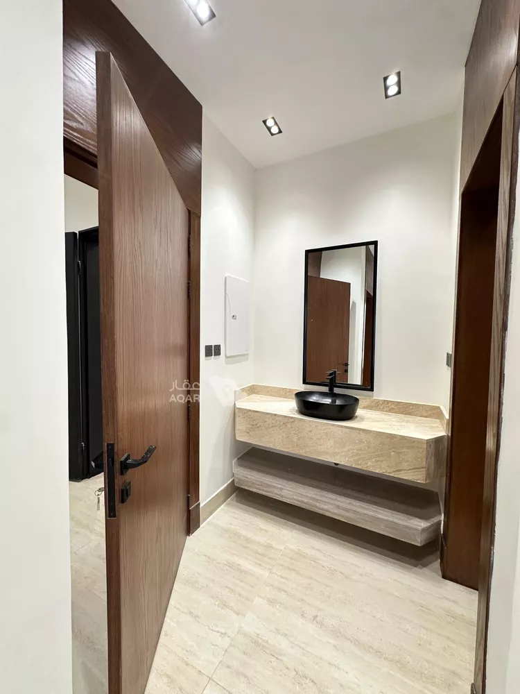 Floor for Sale in Riyadh Okaz 6