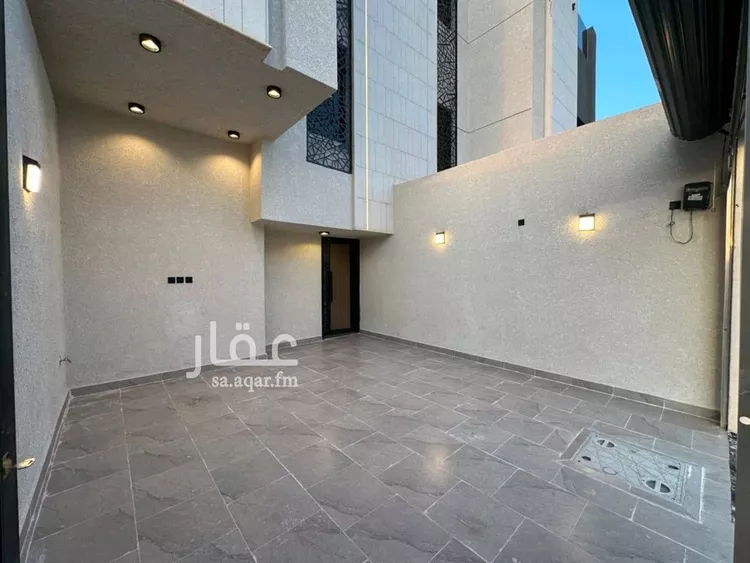 Floor for Sale in Riyadh Dirab 25