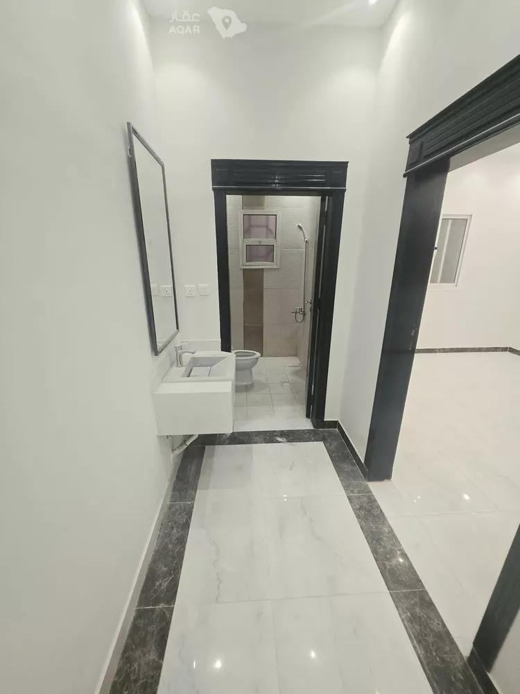 فيلا للبيع في شارع عمر مكرم, حي الرمال, مدينة الرياض, منطقة الرياض 5